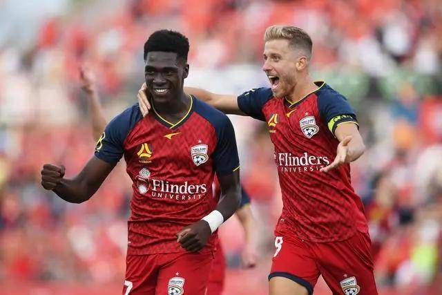 赵嘉义21+8青岛胜江苏 王哲林17+15上海胜广州